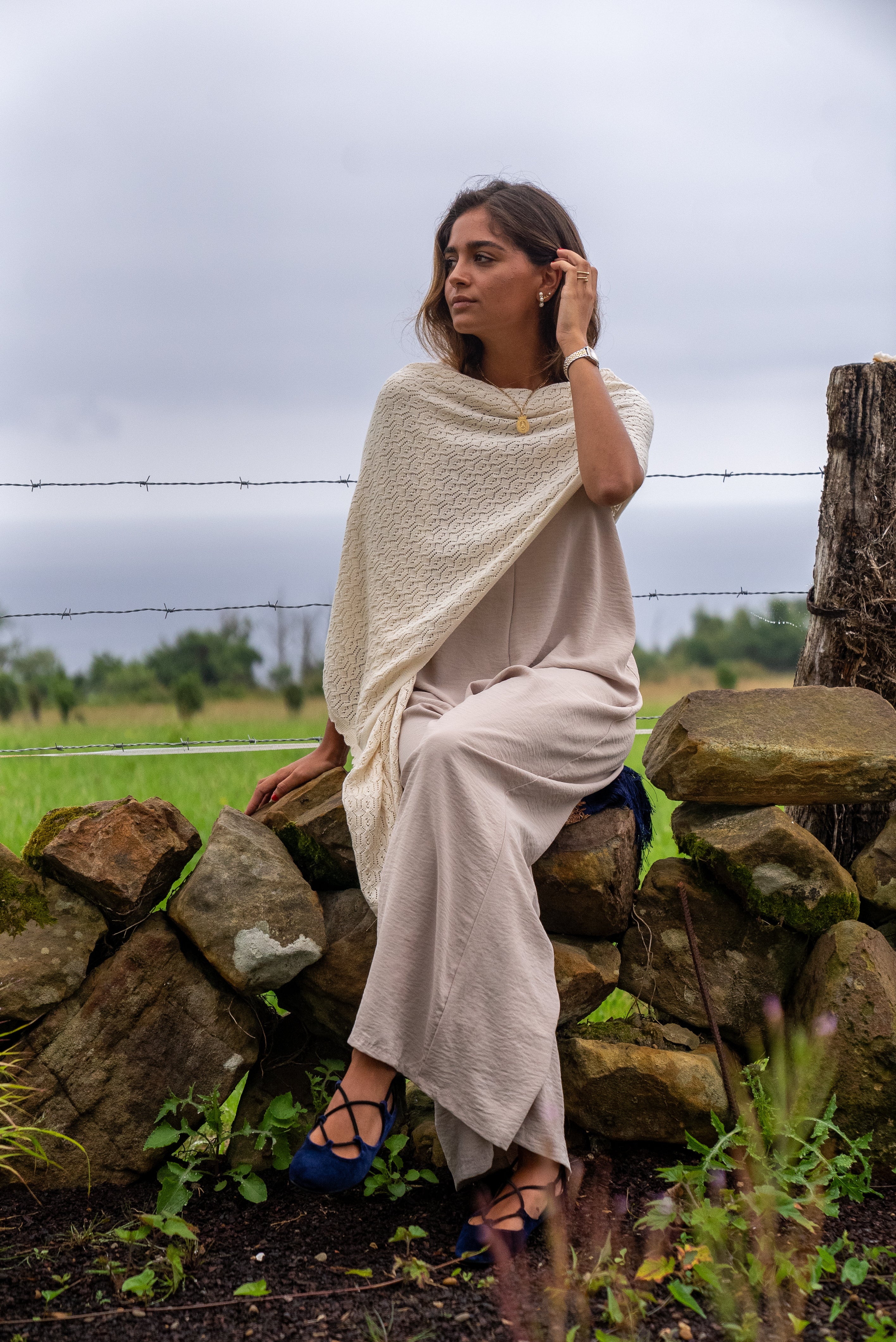 BEIGE VESTA SHAWL